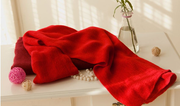 色差儀在圍(wéi)巾顔(yán)色品控中的應用