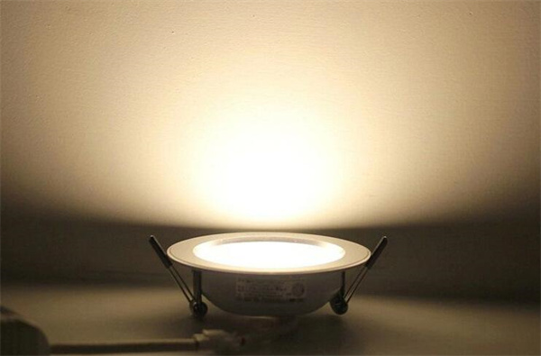 色溫6500K是什麽顔色？對(duì)眼睛好嗎(ma)？