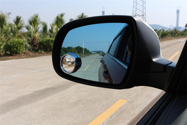 汽車(chē)後視鏡光澤度的大小和檢測(cè)方法 　　